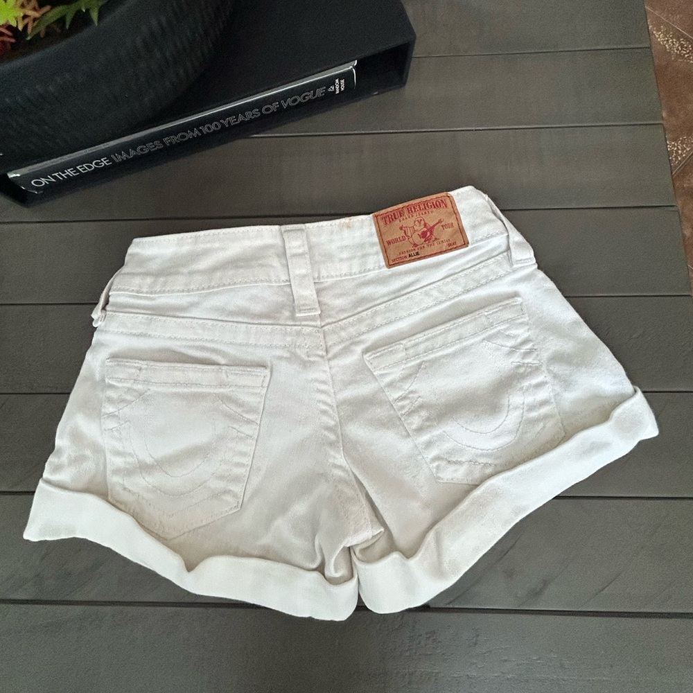 True Religion Allie White Jean Shorts Classic Cut-Off Style - Picture 4 of 8